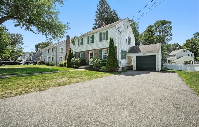 40 FAIRWAY DR
