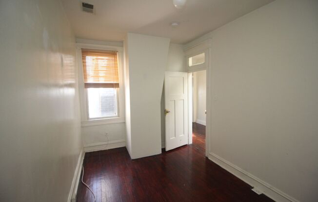 3 beds, 1 bath, $1,695, Unit # 324