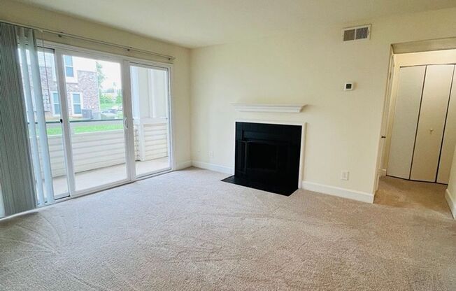 1 bed, 1 bath, 779 sqft, $1,800, Unit 903 #1C