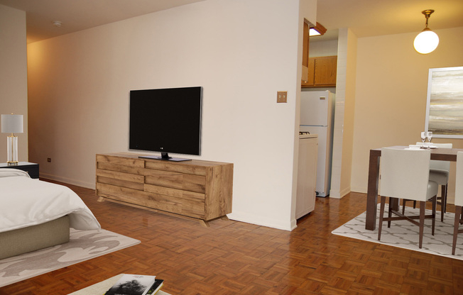 Studio, 1 bath, 450 sqft, $1,625, Unit 417-406