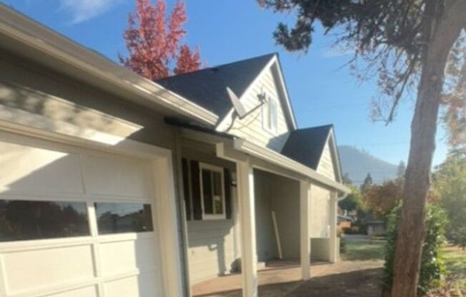 4BED2BATH - GARAGE, HEAT PUMP AC, BACK YARD, Spacious living in GP!