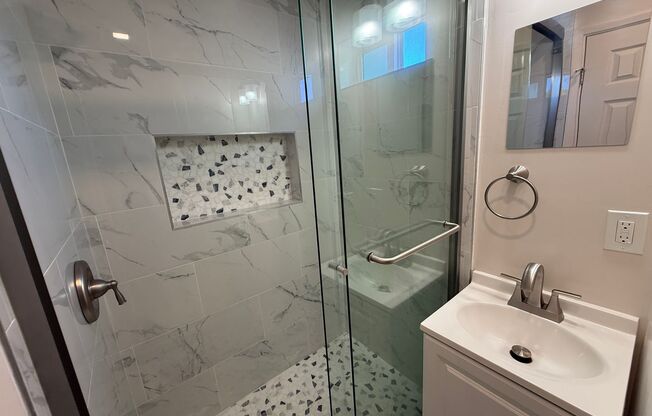 5104-5106 East Falls View Dr.