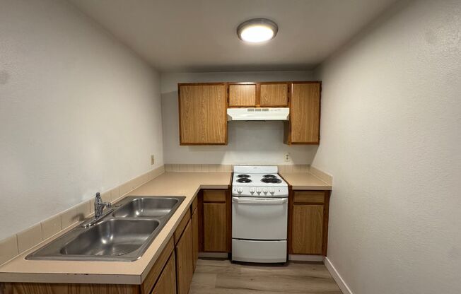 2 beds, 1 bath, 750 sqft, $1,075, Unit 2