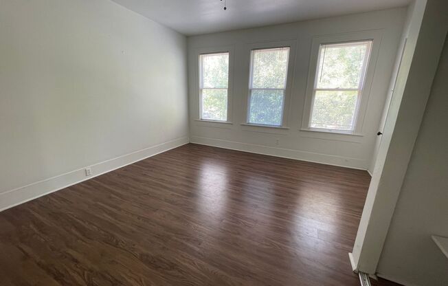 3 beds, 1 bath, $2,950