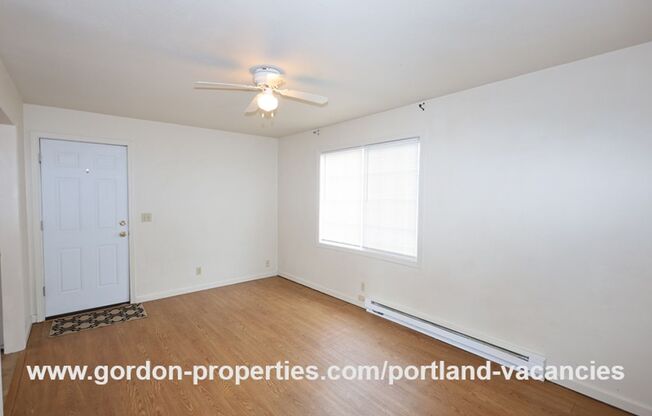 $1,195.00 - SE 60th Ave - 1 bedroom unit in single level duplex