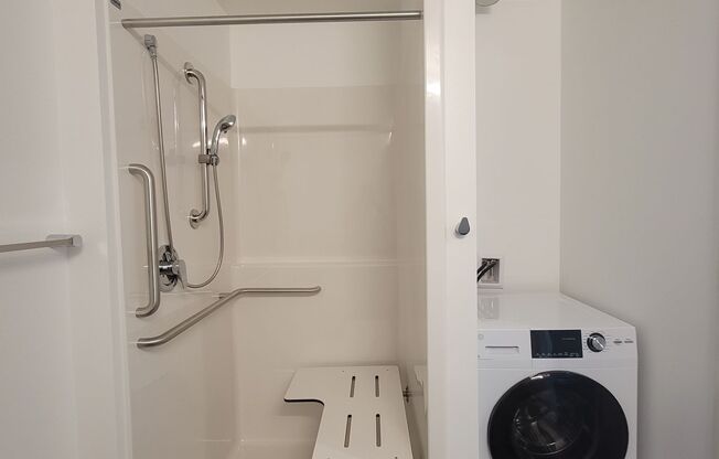 Studio, 1 bath, 323 sqft, $1,465, Unit 118