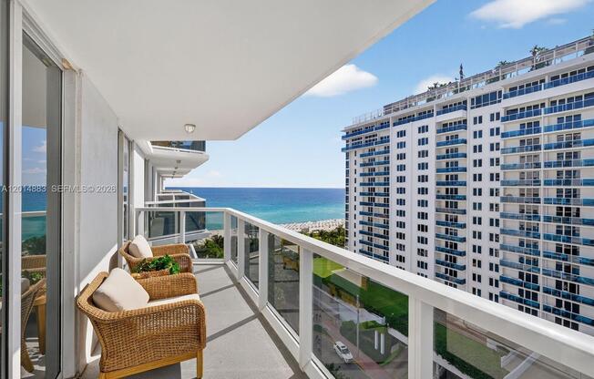 2401 Collins Ave