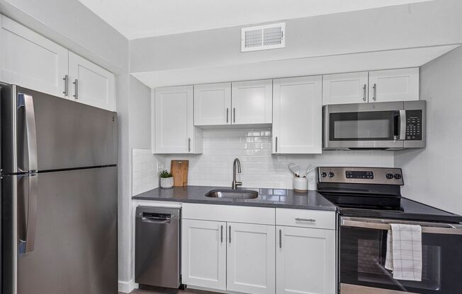 1 bed, 1 bath, 700 sqft, $895, Unit 2F