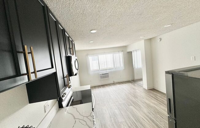 Studio, 1 bath, 375 sqft, $1,850, Unit 32 04