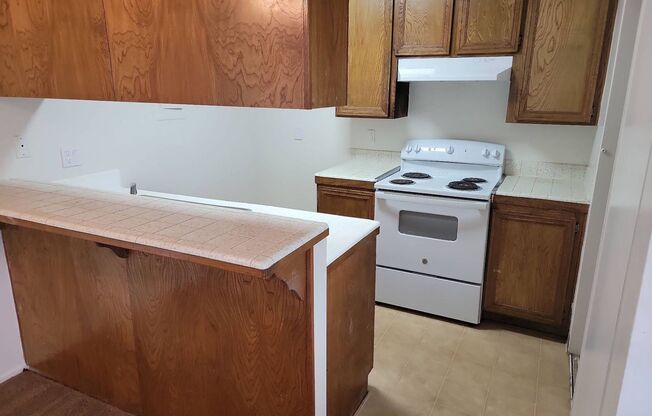 2 beds, 1 bath, $2,600