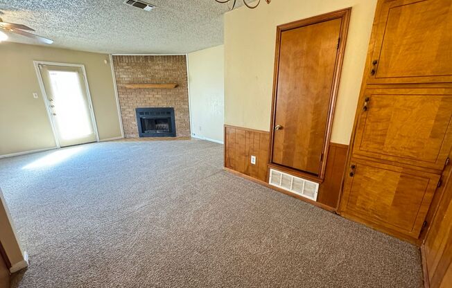 2 beds, 1 bath, $1,000