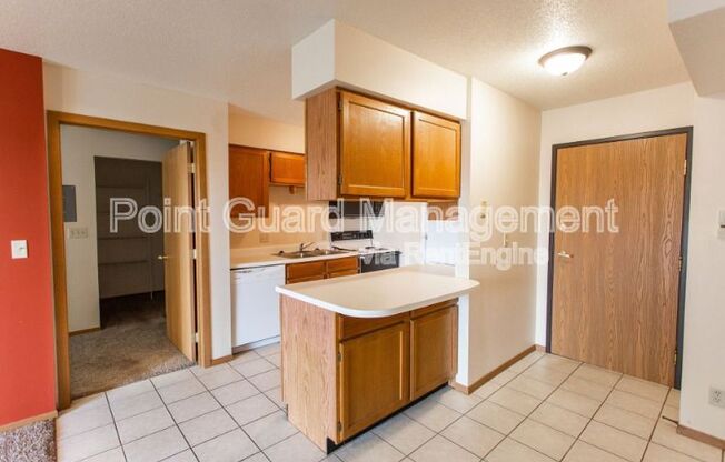 2608 N CAREER AVE