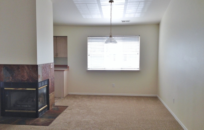 Bright and Spacious Bothell Condo Overlooking Greenbelt!