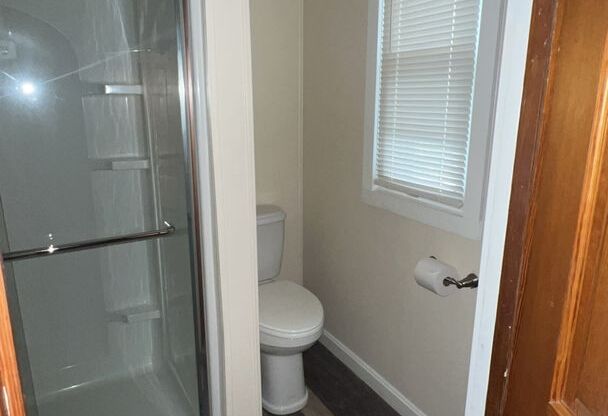 2 beds, 1 bath, $1,395