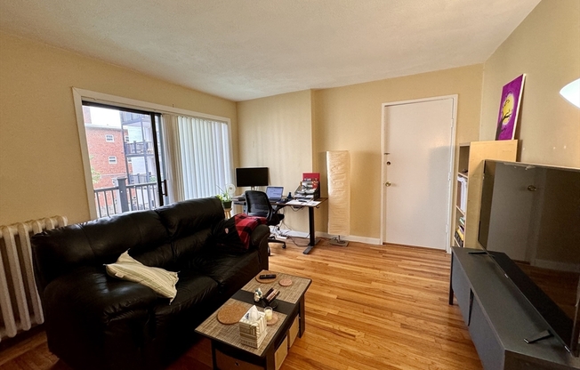 1 bed, 1 bath, 490 sqft, $2,200, Unit 12