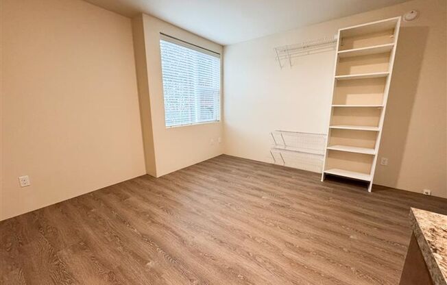 Studio, 1 bath, 160 sqft, $1,355, Unit 363