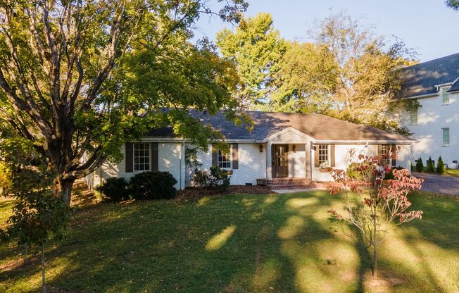 **ADORABLE DUBLEX IN BELLE MEADE WITH AMAZING YARD SURROUNDED BY MULTI-MILLION DOLLAR HOMES**