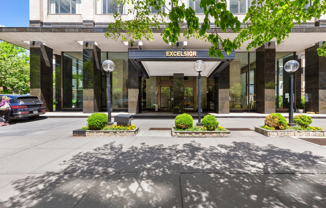 4 beds, 3.5 baths, 2,700 sqft, $25,000, Unit 20LA