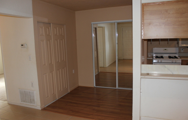 2/1 Condo with screened porch and community pool