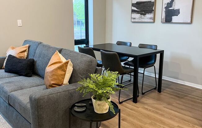2 beds, 2 baths, 943 sqft, $1,900, Unit 2201