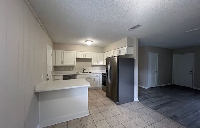 3 beds, 2 baths, $1,595