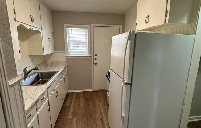 2 beds, 1 bath, $950