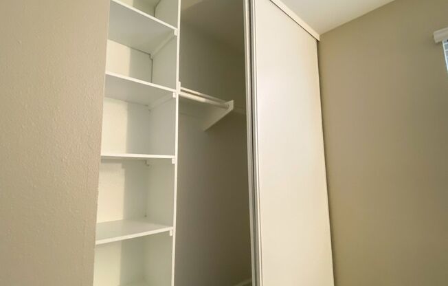 3 beds, 1 bath, $2,699, Unit 4964-07