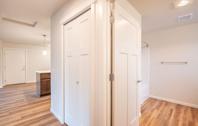 1 bed, 1 bath, 782 sqft, $1,600, Unit B-309