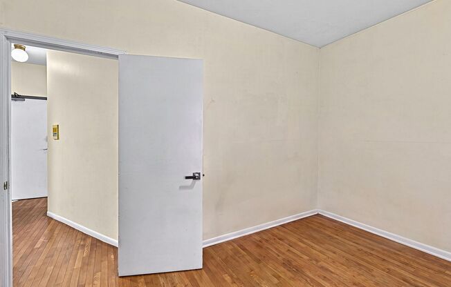 3 beds, 2 baths, 1,300 sqft, $3,300, Unit 2W
