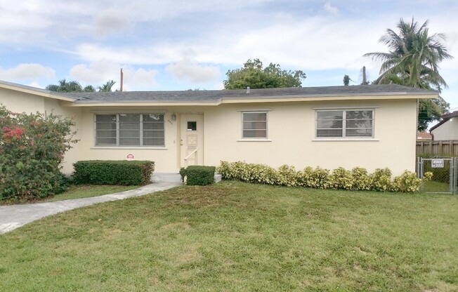 Beautiful renovated 3/2 home in Westchester