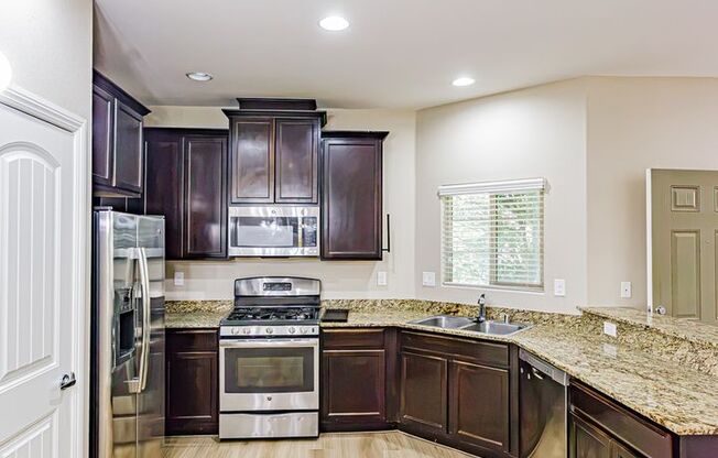 3 beds, 3 baths, $2,200