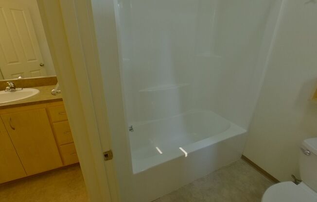 3 beds, 1.5 baths, 1,302 sqft, $2,550, Unit 2