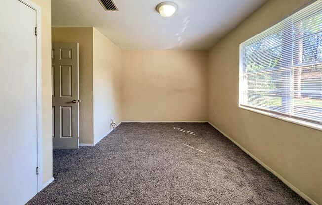 2 beds, 1 bath, $1,050, Unit 15