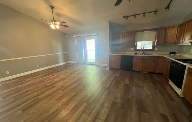 TWIN LAKES 3 BEDROOM 2 BATH!