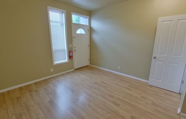 2 beds, 1 bath, $1,600, Unit 10