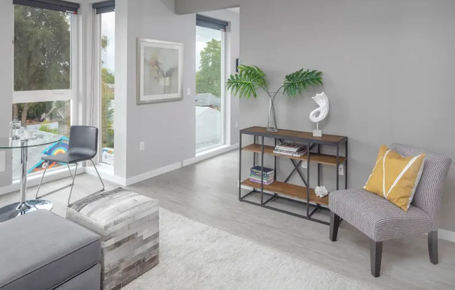 2 beds, 1 bath, 719 sqft, $2,099, Unit 210
