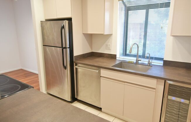 Beautiful and Updated South Palo Alto End Unit Condo with 2 Master Suites!