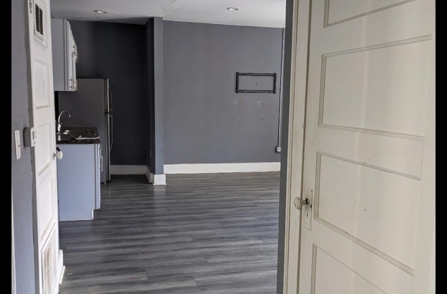 1703 5 E MICHIGAN ST