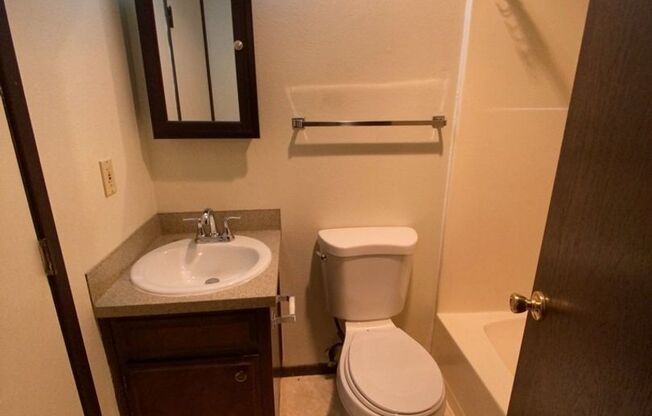 1 bed, 1 bath, 510 sqft, $1,125, Unit 3831 24th Pl NE