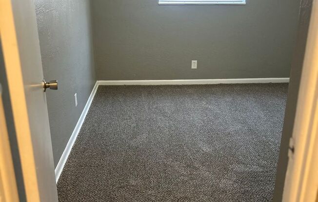 2 beds, 1 bath, 750 sqft, $1,070, Unit B10 1015 11