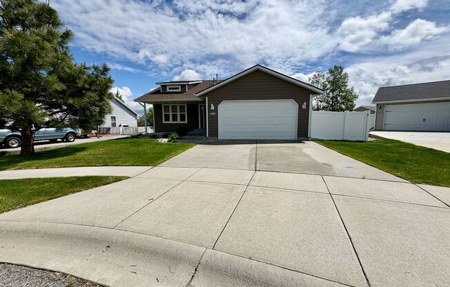 Beautiful 3 bedroom 2 bathroom home located in the heights!