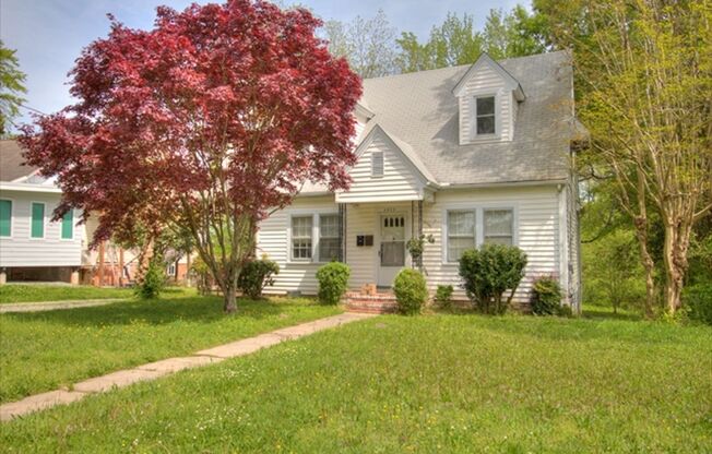 Beautiful 1 bedroom 1 bath home in Lakewood that has just been remodeled!!