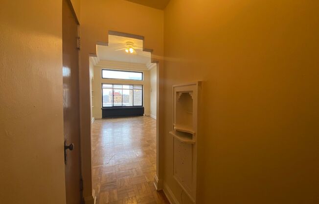 1 bed, 1 bath, $1,195, Unit 607