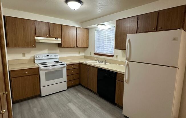 2 beds, 1 bath, 800 sqft, $1,295, Unit 111