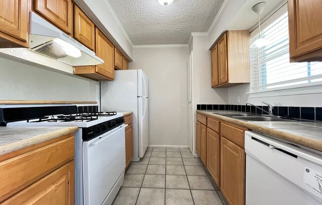 2 beds, 1 bath, 992 sqft, $1,404, Unit ABB-2-233