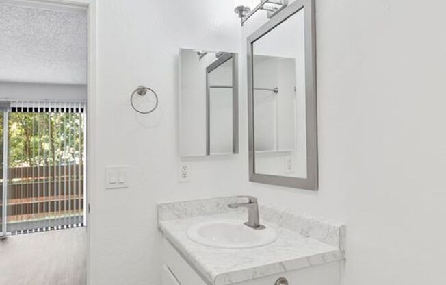 2 beds, 2 baths, 925 sqft, $2,575, Unit 218