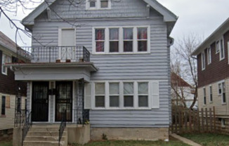 Charming 2-Bedroom Lower Duplex