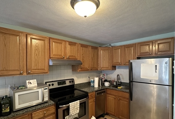 2 beds, 1 bath, 900 sqft, $2,600, Unit 16