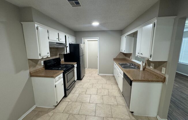 2 beds, 1 bath, $1,025