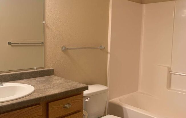 Farmhouse/Rockford Apartments